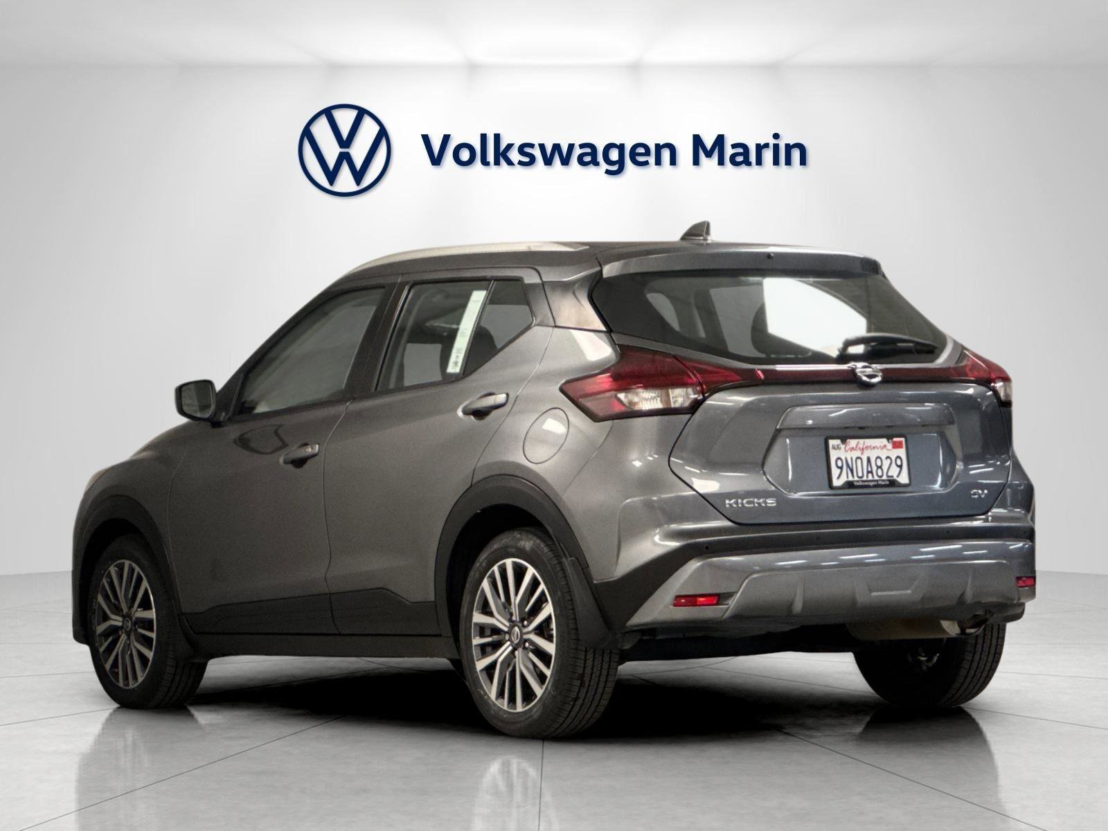 Used 2021 Nissan Kicks SV image 3