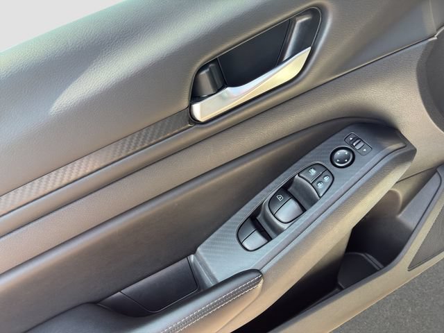 Used 2024 Nissan Altima 2.5 SV AWD/4WD image 16