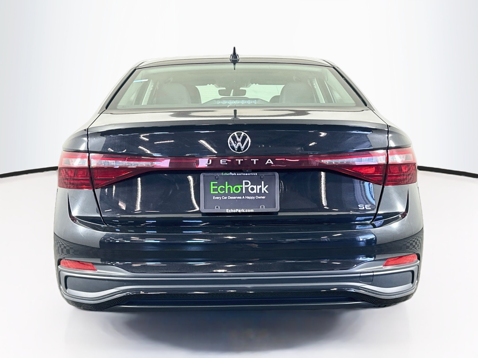Used 2025 Volkswagen Jetta SE FWD image 7
