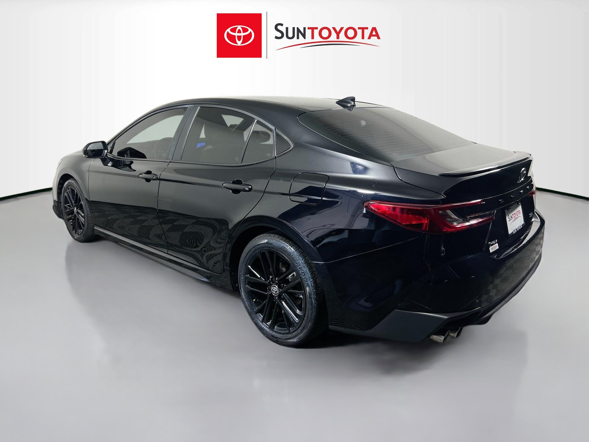 Used 2025 Toyota Camry SE w/ Convenience Package FWD image 6