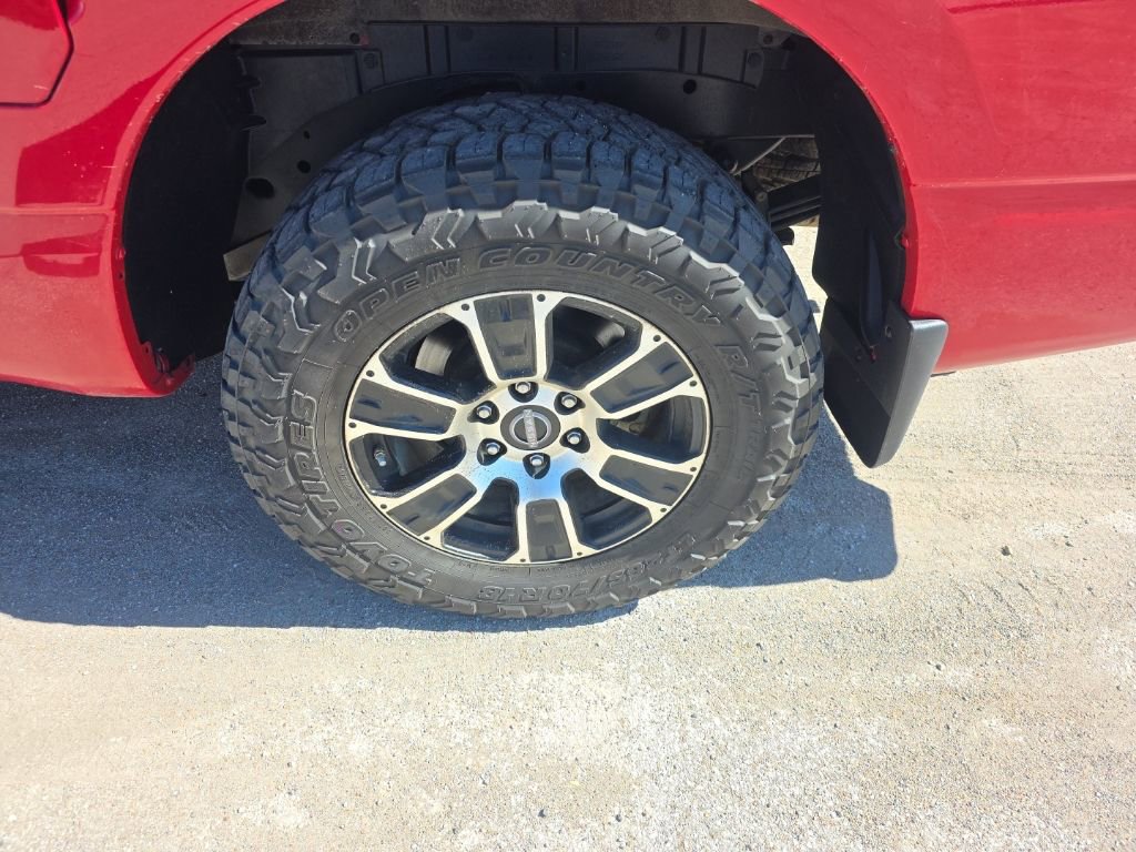 Used 2023 Nissan Titan SV w/ SV Convenience Package image 9