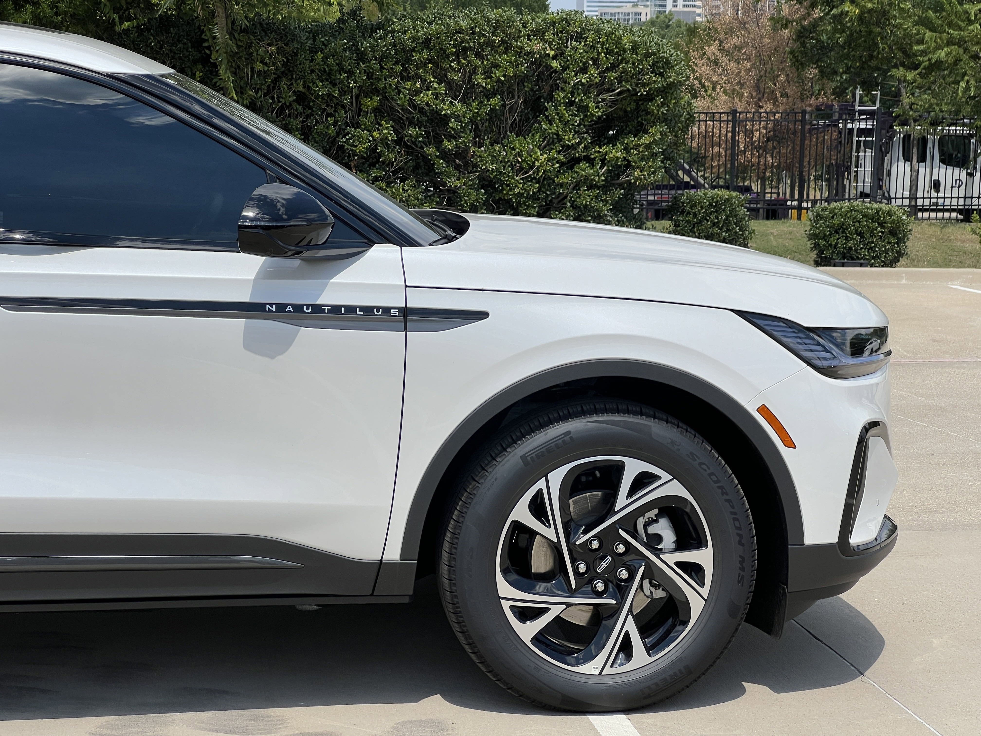 New 2025 Lincoln Nautilus Premier w/ Equipment Group 102A image 12