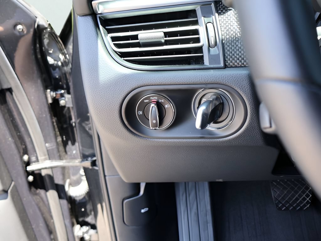 Certified 2025 Porsche Macan GTS AWD/4WD image 34