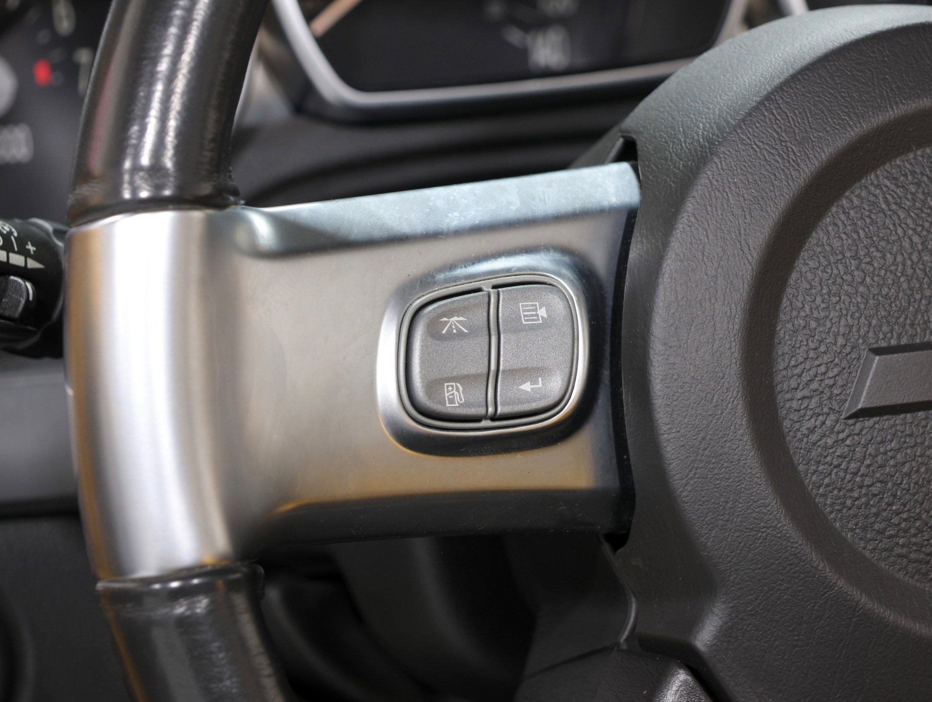 Used 2005 Chevrolet SSR 6 Speed Manual - Only 12K Mile w/ Preferred Equipment Group image 73