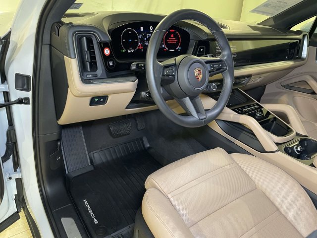 Certified 2026 Porsche Cayenne Coupe AWD/4WD image 4