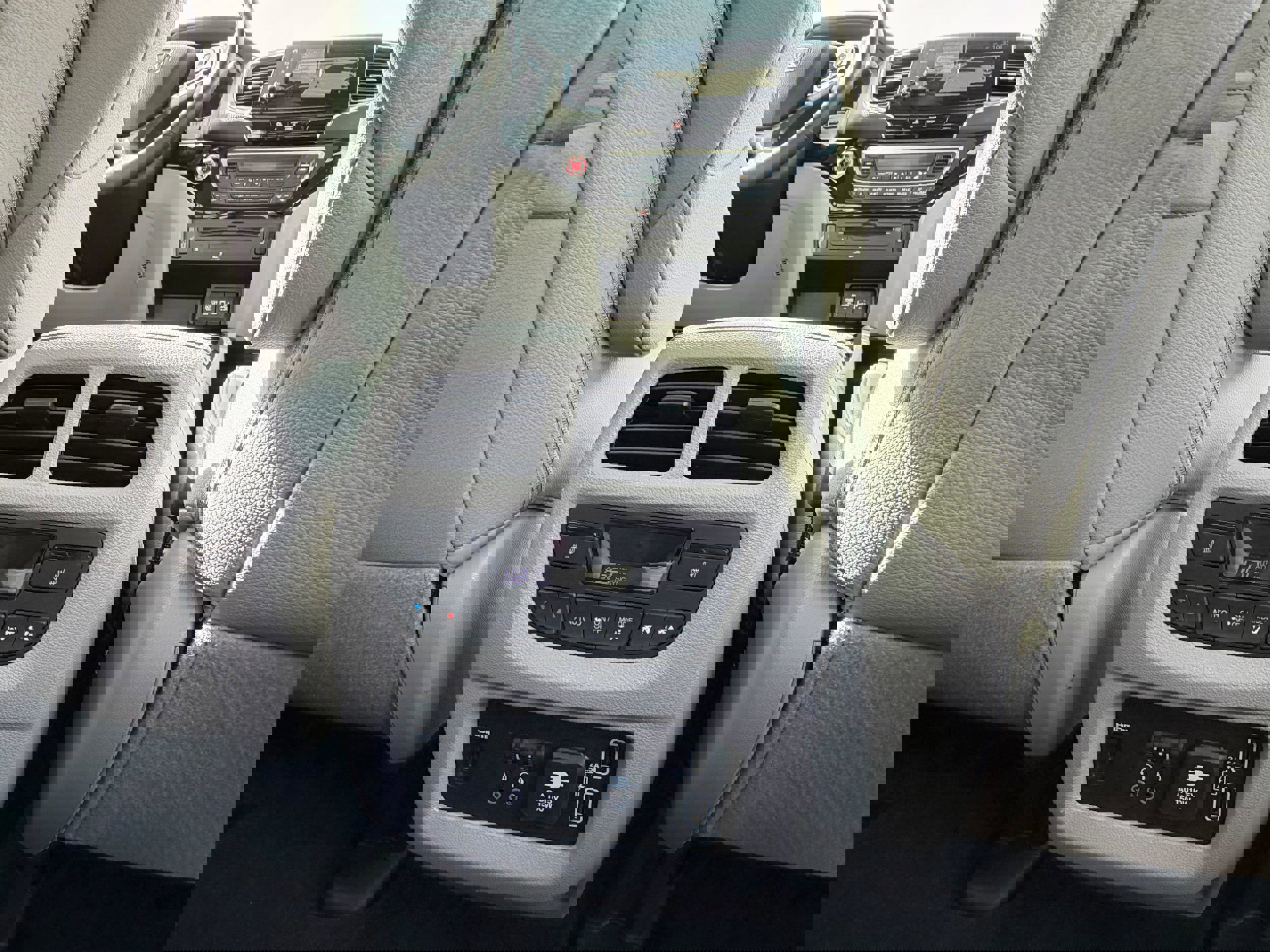 Used 2021 Honda Pilot Touring image 14