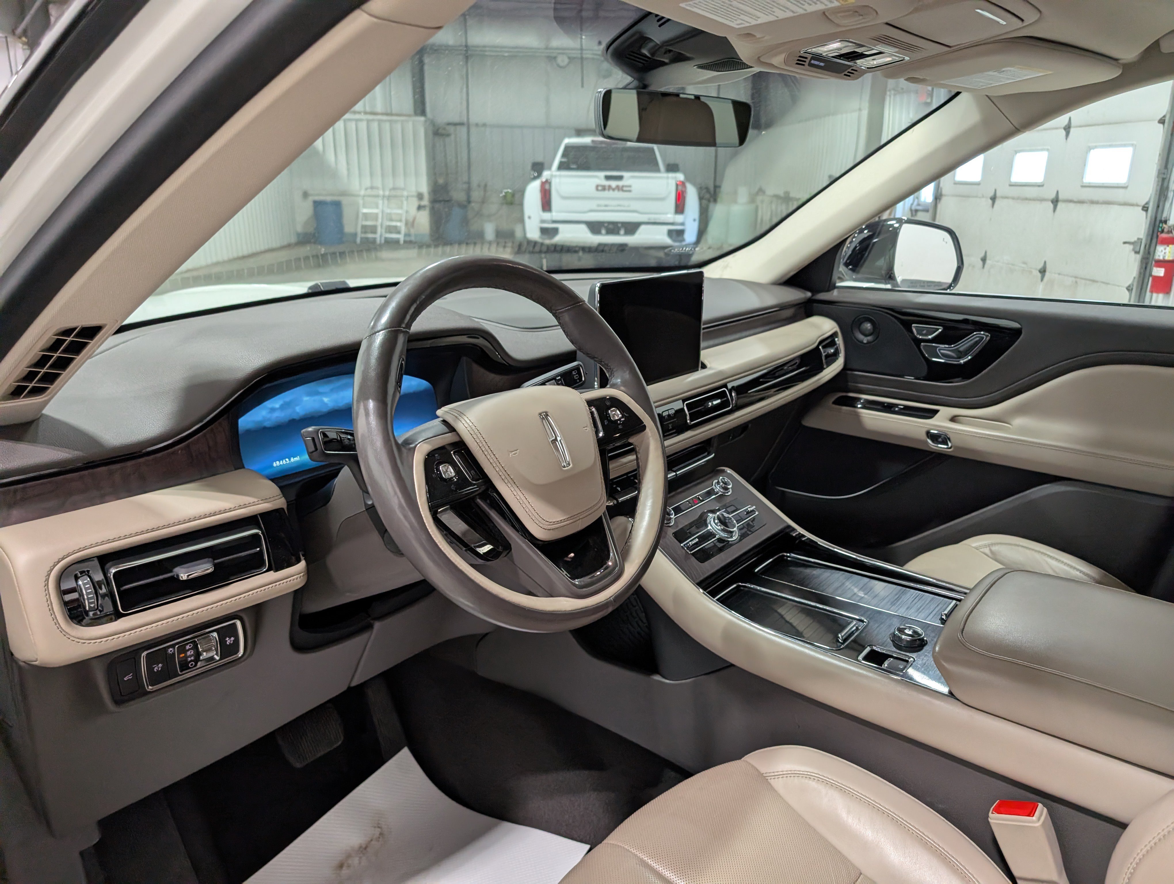 Used 2022 Lincoln Aviator Reserve w/ Elements Package Plus AWD/4WD image 13