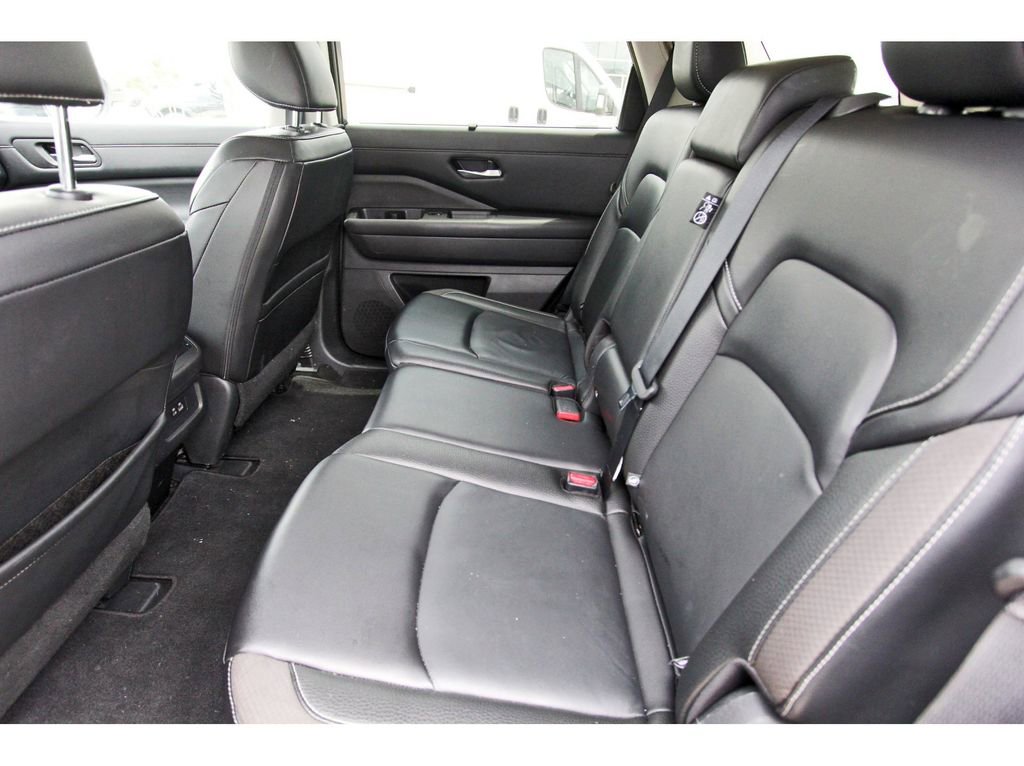 Used 2023 Nissan Pathfinder SL FWD image 9