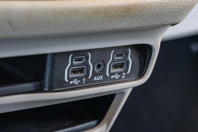 Used 2021 Chrysler Pacifica Touring-L FWD image 19