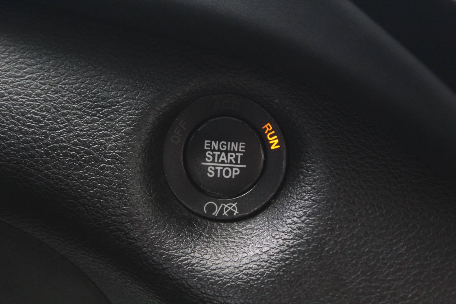 Used 2019 Jeep Cherokee Overland w/ Technology Group image 20