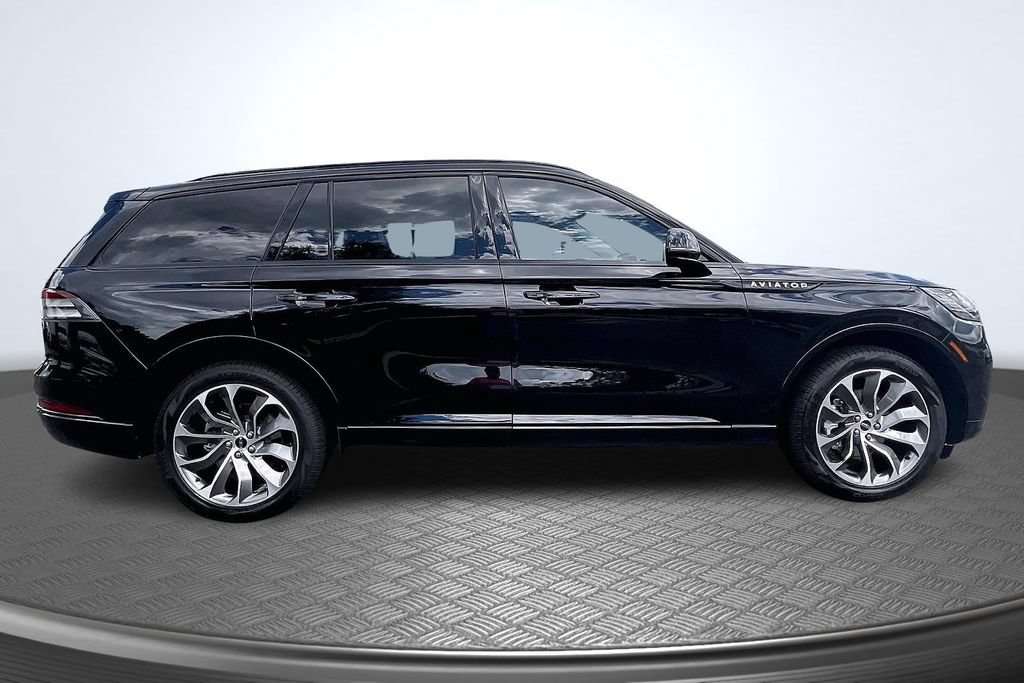 Used 2026 Lincoln Aviator AWD w/ Jet Appearance Package image 4