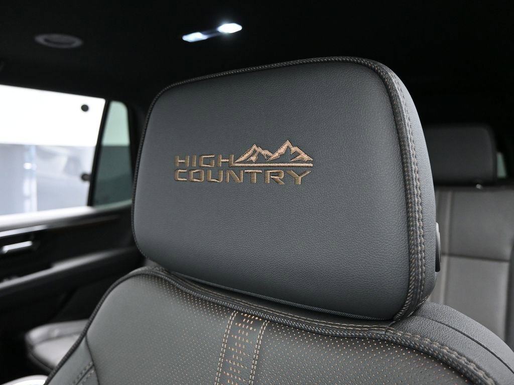 Used 2025 Chevrolet Tahoe High Country AWD/4WD image 28