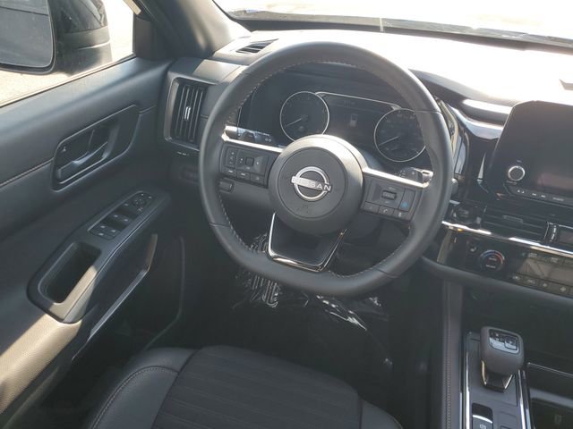 Used 2025 Nissan Pathfinder Rock Creek image 11