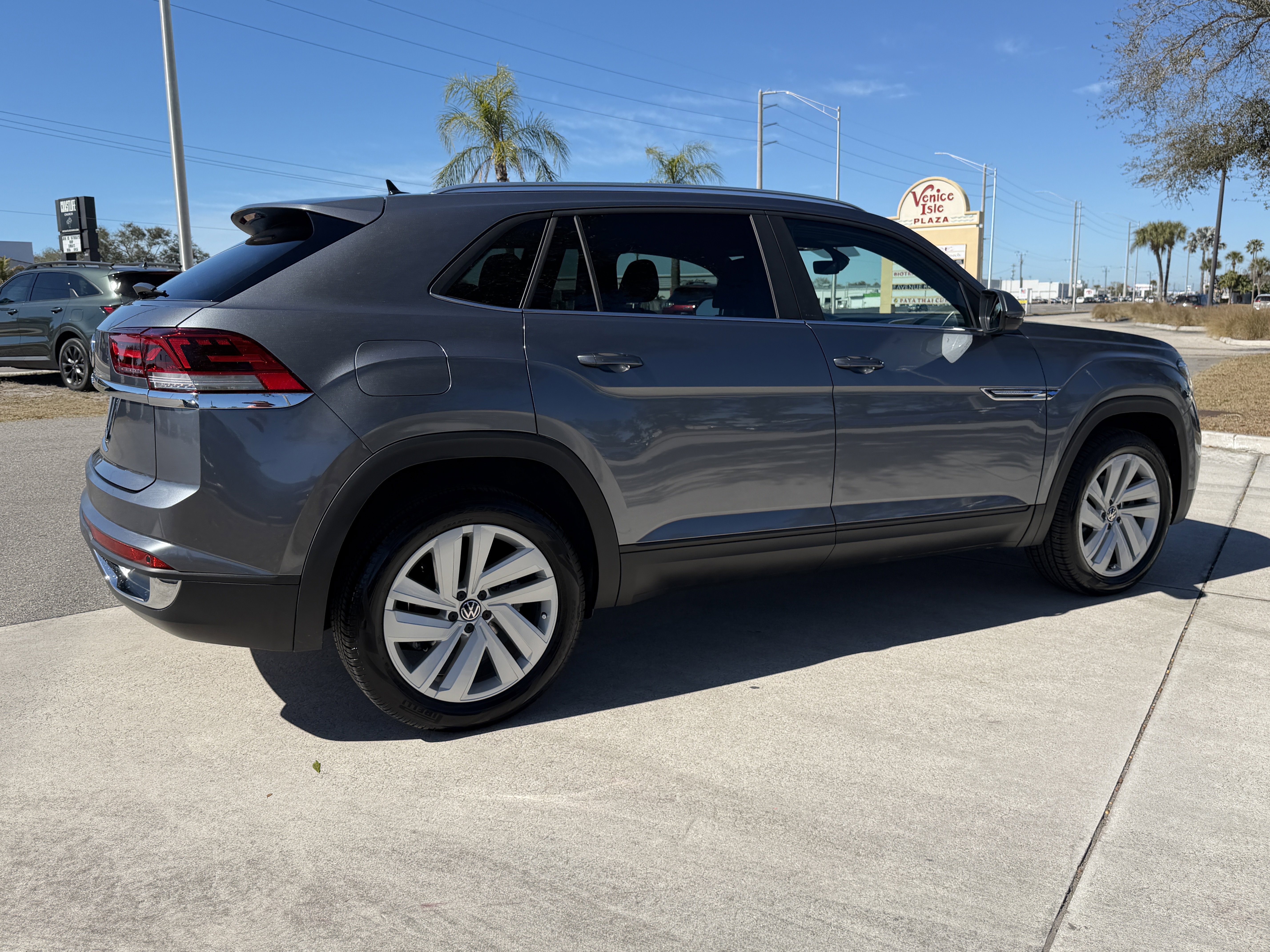 Used 2023 Volkswagen Atlas Cross Sport SE w/ Panoramic Sunroof Package image 4