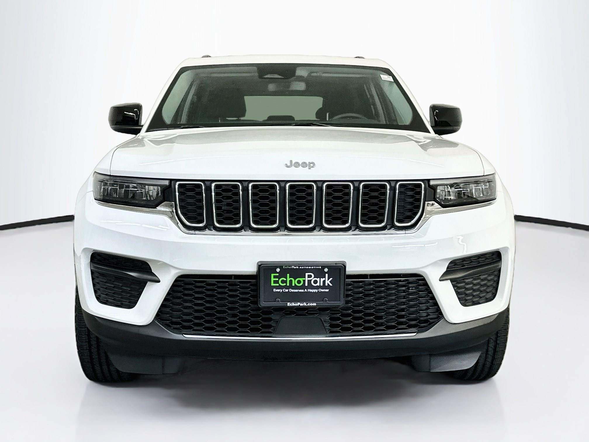Used 2023 Jeep Grand Cherokee Laredo w/ Luxury Tech Group I AWD/4WD image 2