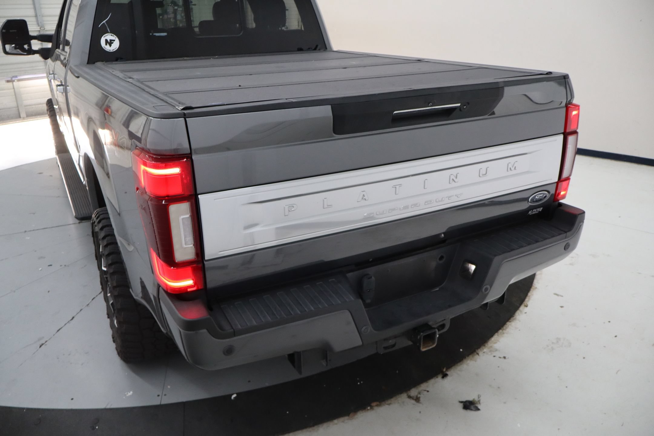 Used 2022 Ford F250 Platinum w/ FX4 Off-Road Package AWD/4WD image 25
