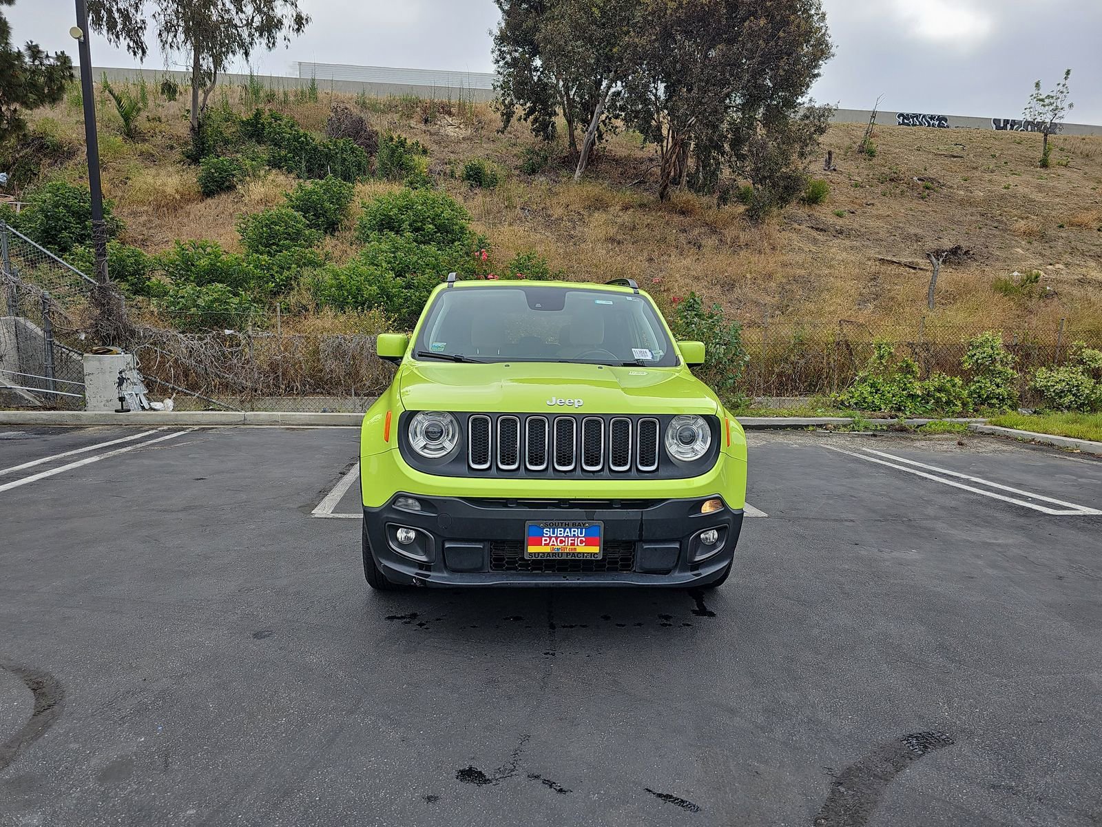 Used 2018 Jeep Renegade Latitude w/ Advanced Technology Group FWD image 2