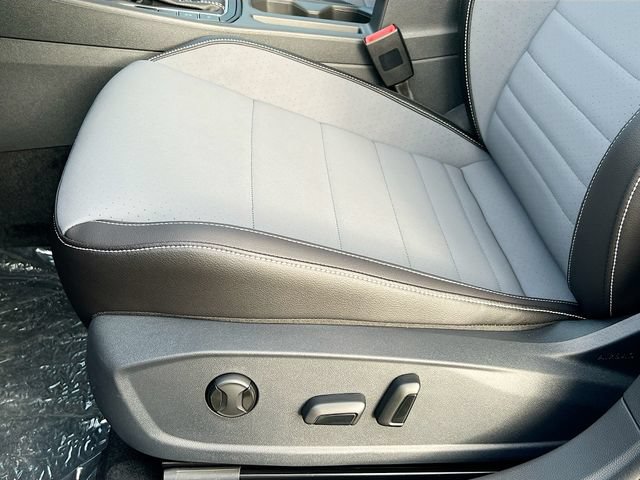 New 2026 Volkswagen Jetta SE FWD image 18