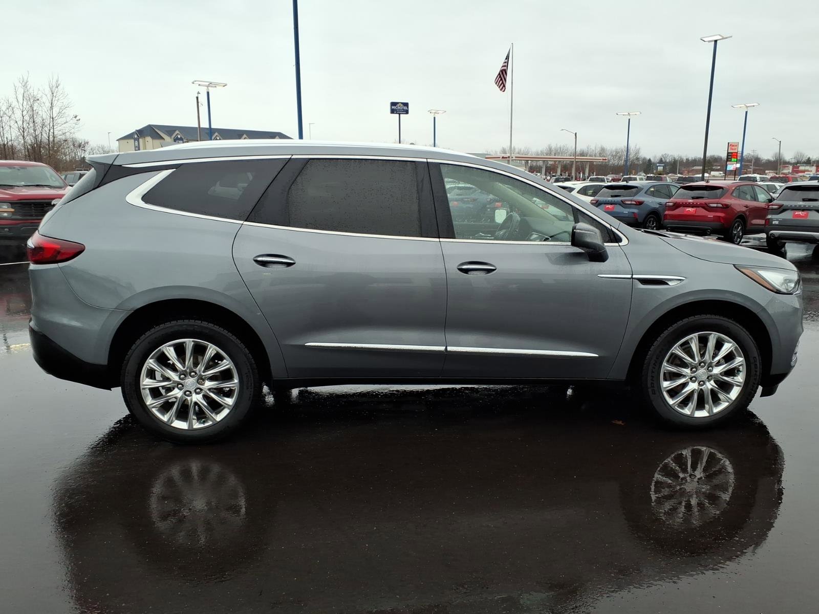 Used 2021 Buick Enclave Essence w/ Sound and Sites Package image 7