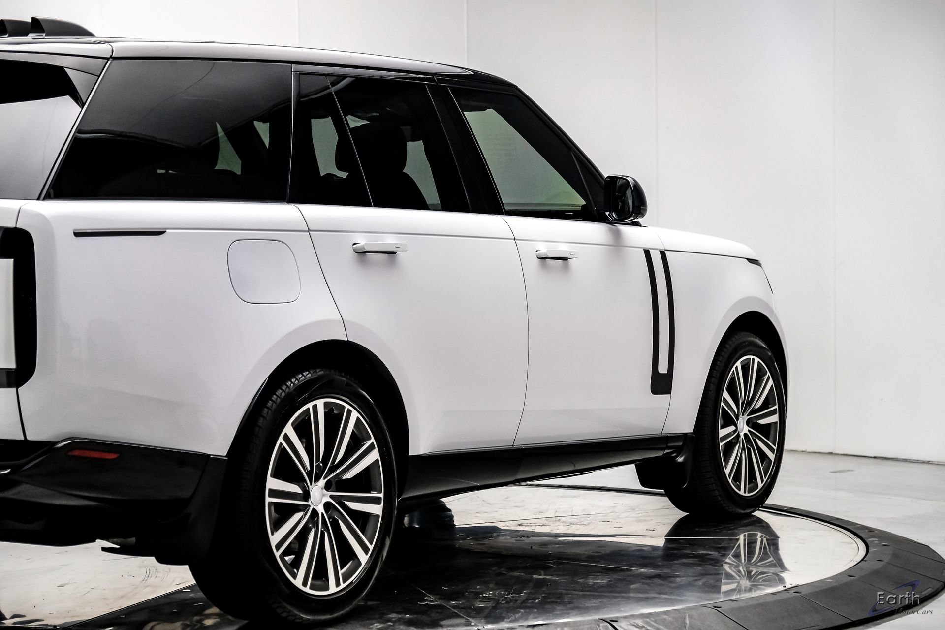 Used 2023 Land Rover Range Rover SE image 19