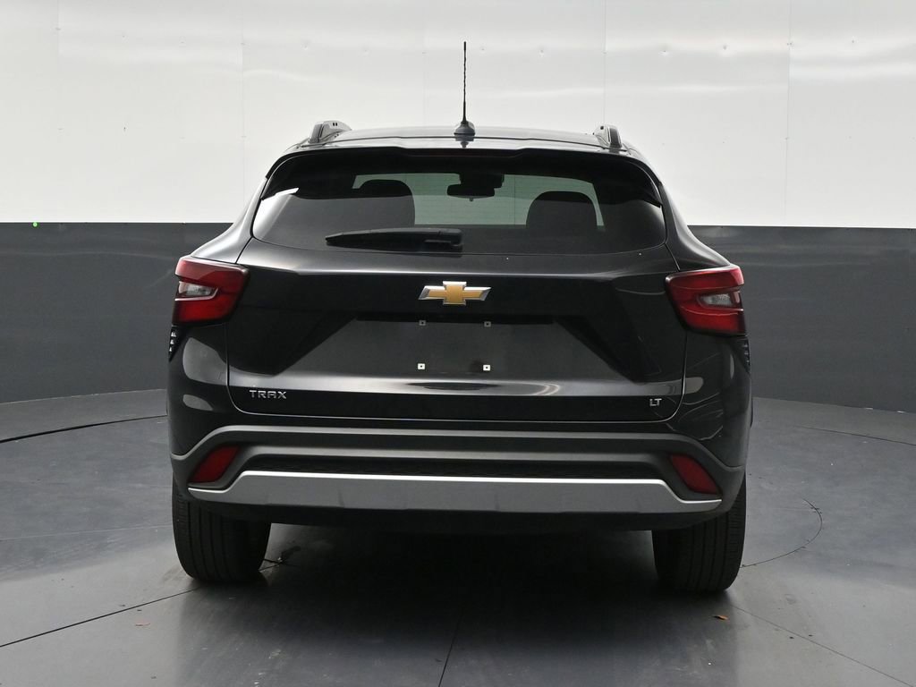 Used 2025 Chevrolet Trax LT FWD image 4