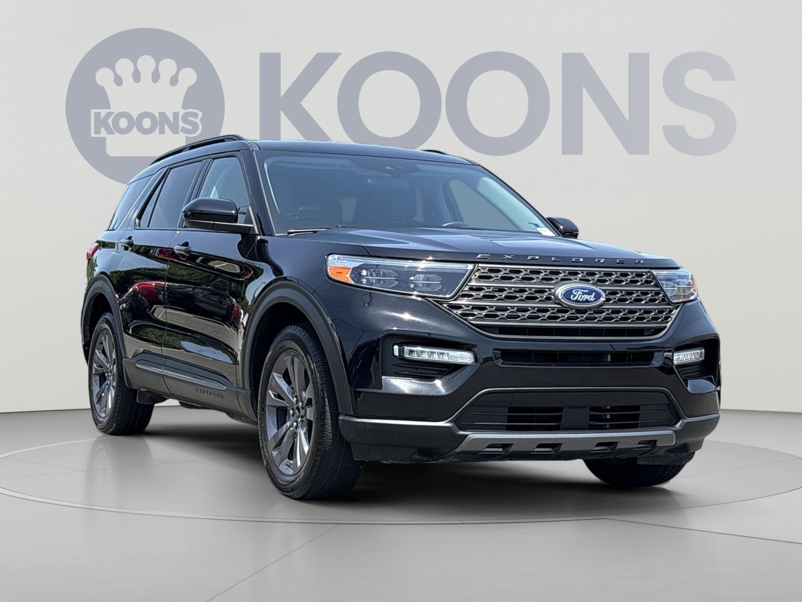 Used 2024 Ford Explorer XLT w/ Equipment Group 202A AWD/4WD image 7