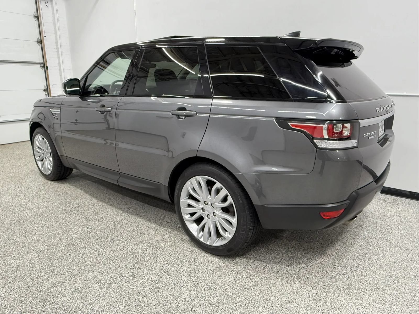 Used 2017 Land Rover Range Rover Sport HSE AWD/4WD image 4
