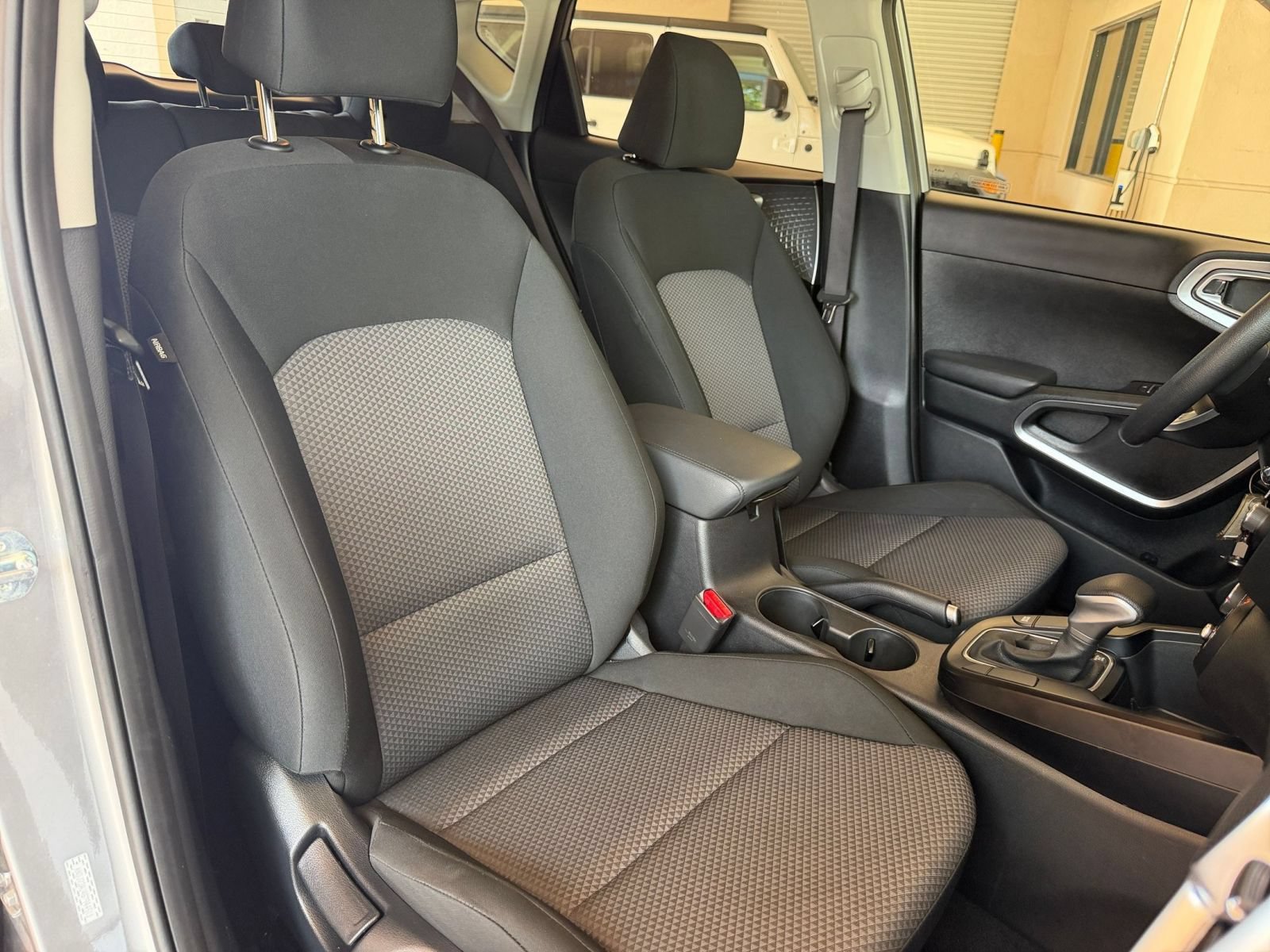 Used 2025 Kia Soul LX w/ LX Technology Package FWD image 30