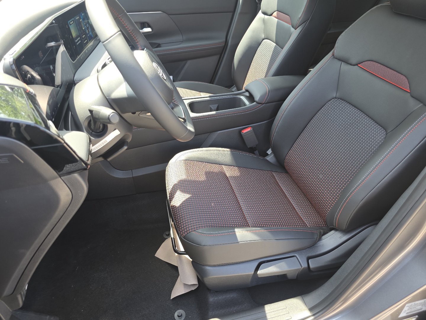 New 2026 Nissan Kicks SR w/ Cold Weather Package AWD/4WD image 26