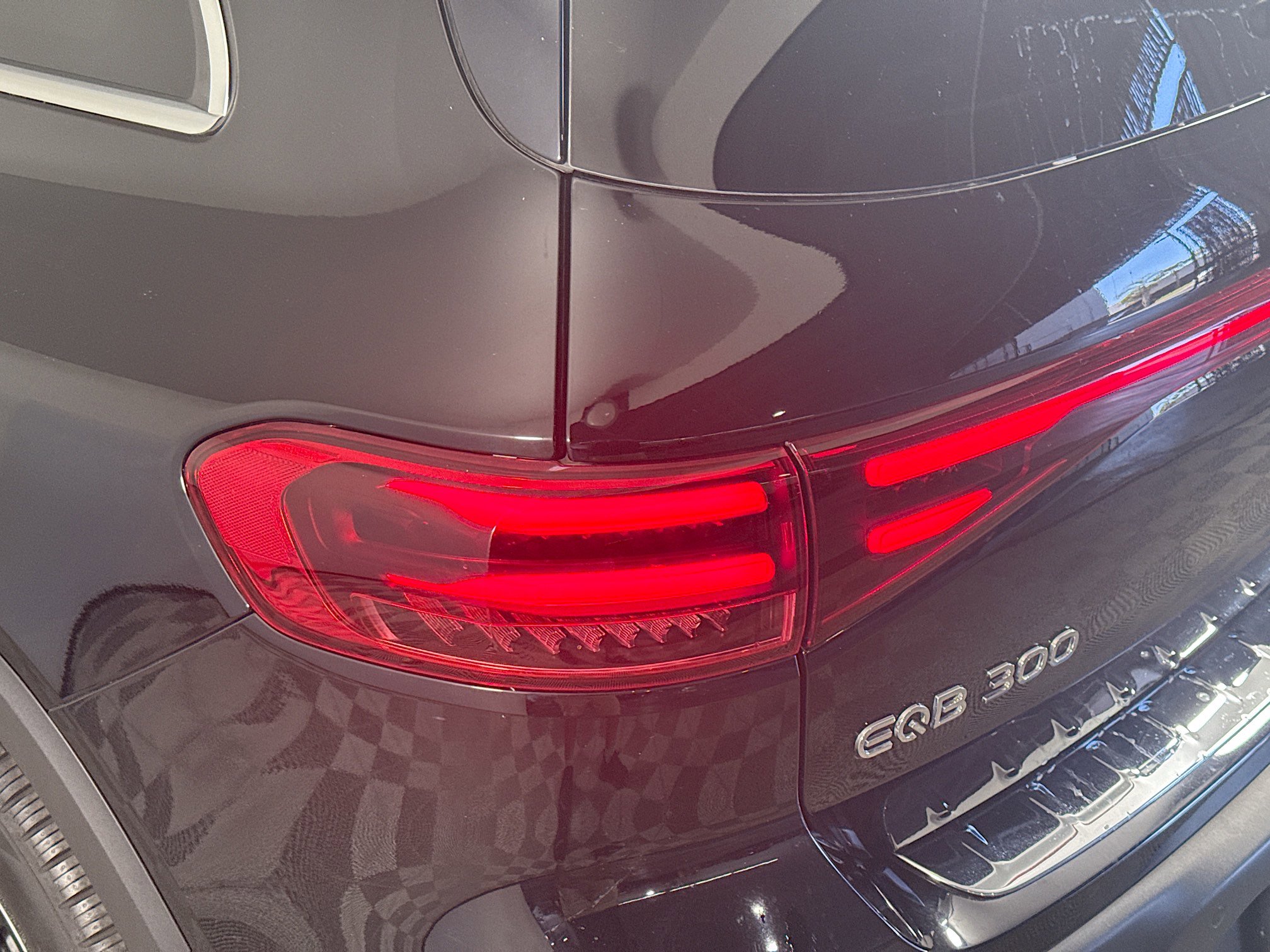 Used 2024 Mercedes-Benz EQB 300 4MATIC image 36