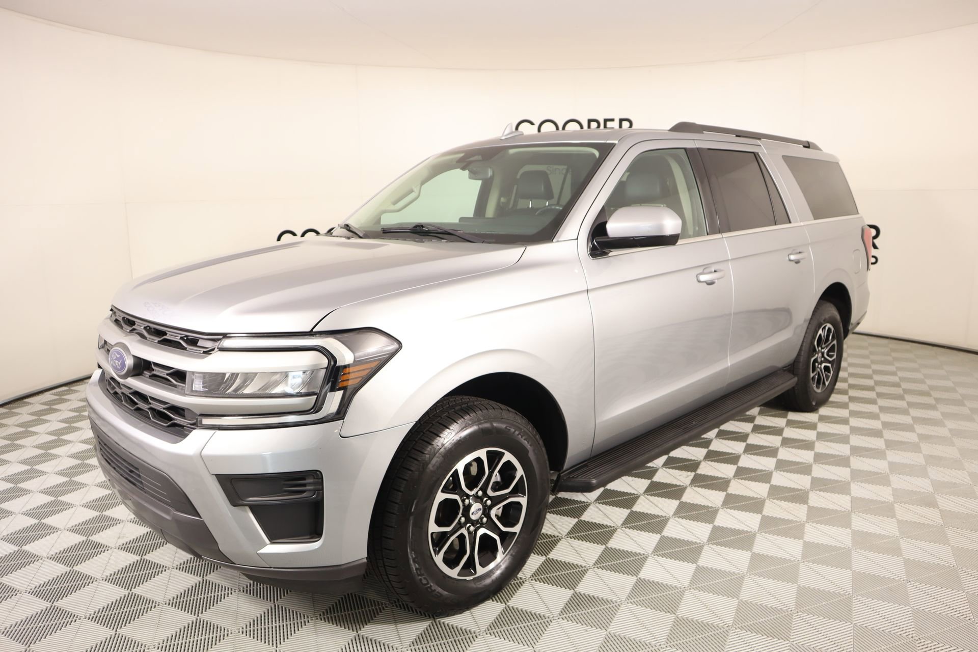 Used 2024 Ford Expedition Max XLT AWD/4WD image 11