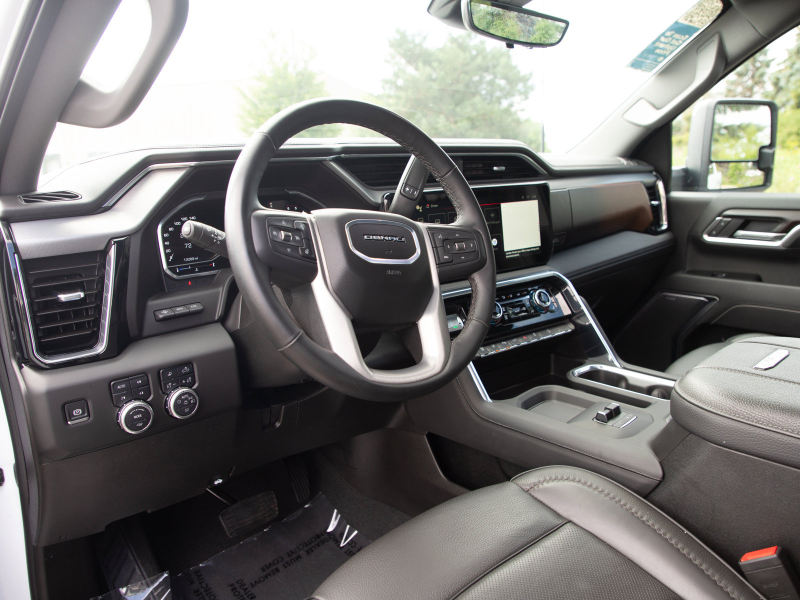 Used 2025 GMC Sierra 2500 Denali w/ Denali Reserve Package AWD/4WD image 27