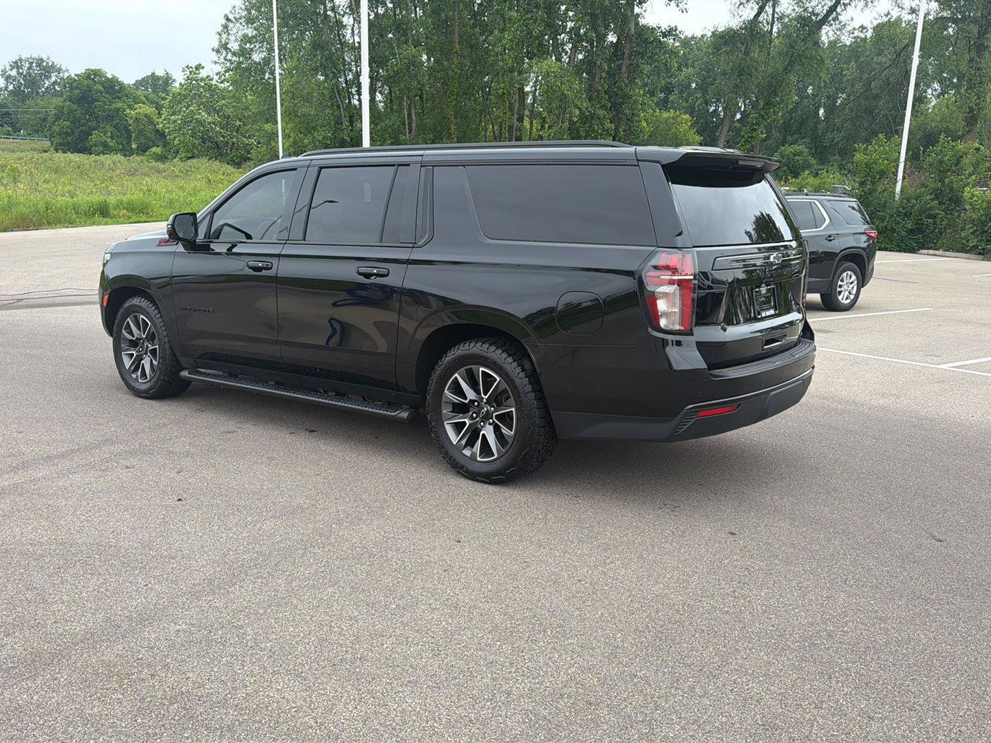 Used 2023 Chevrolet Suburban Z71 w/ Z71 Off-Road Package AWD/4WD image 3