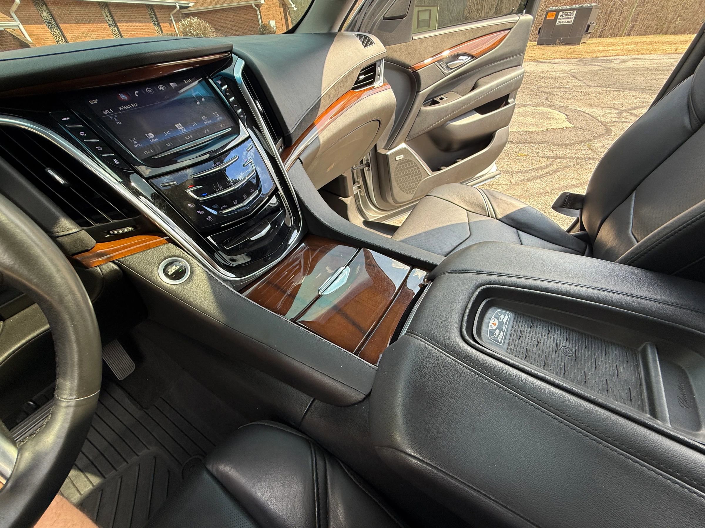 Used 2017 Cadillac Escalade Premium Luxury image 20