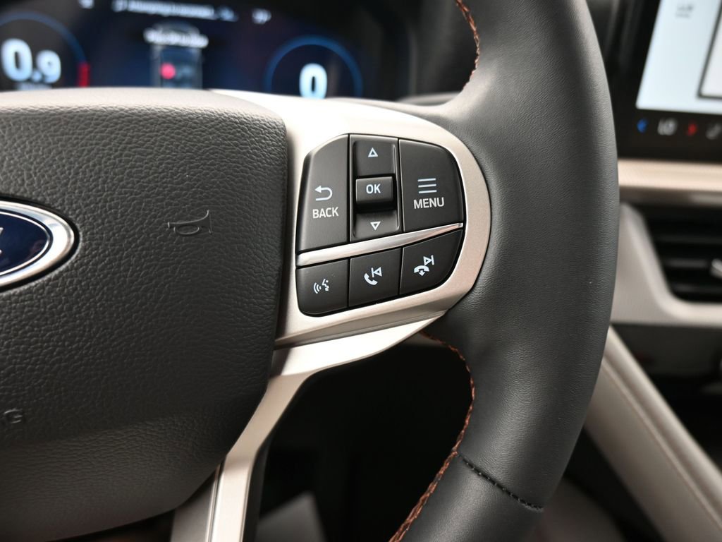 Used 2025 Ford Explorer Active w/ Active Comfort Package image 18