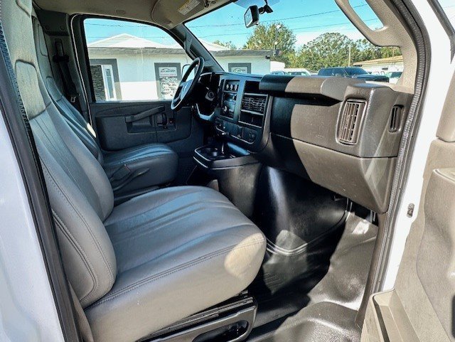 Used 2016 Chevrolet Express 2500 RWD image 15
