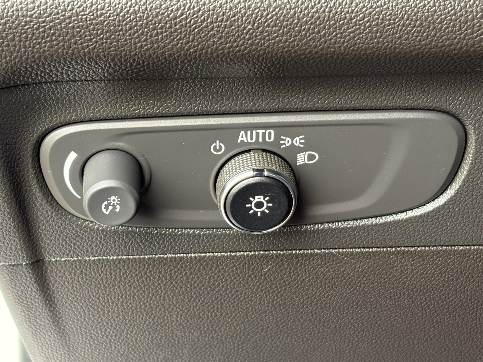 Used 2022 Buick Envision Preferred FWD image 21