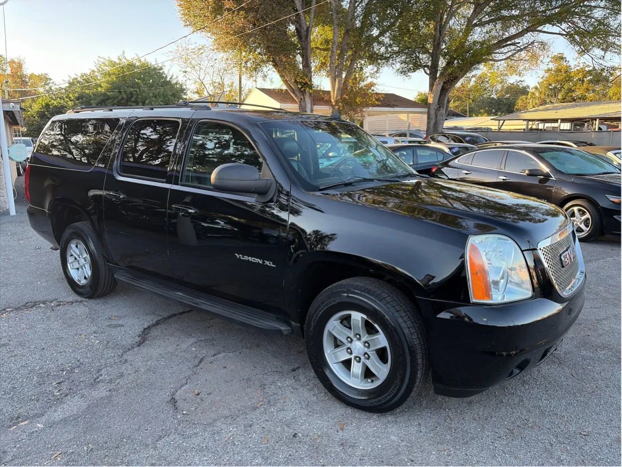 Used 2013 GMC Yukon XL SLT image 3