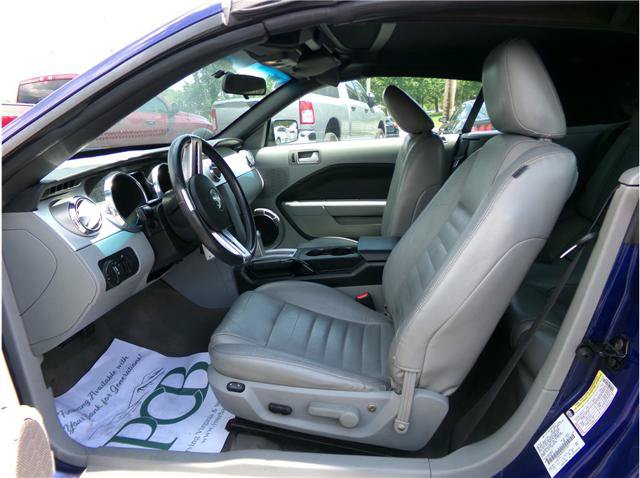 Used 2005 Ford Mustang GT RWD image 2