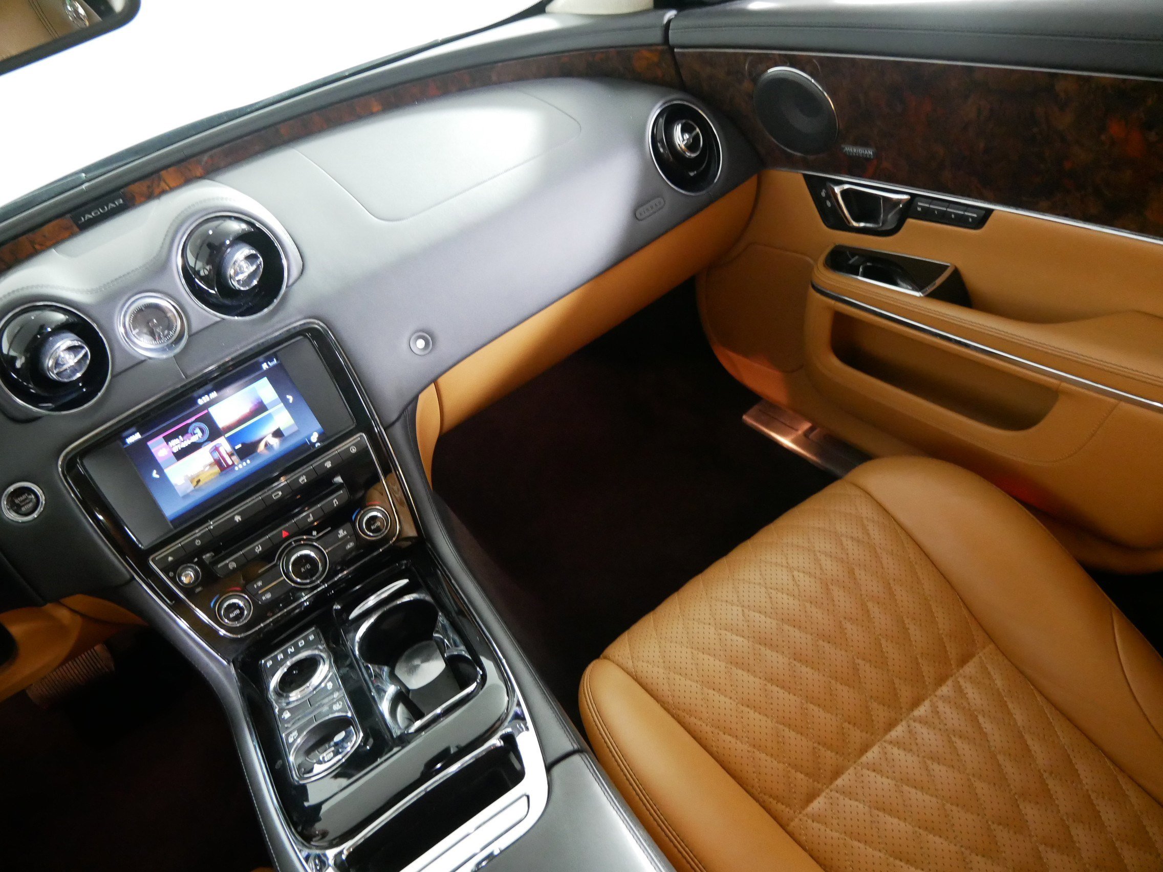 Used 2017 Jaguar XJ L Portfolio image 11