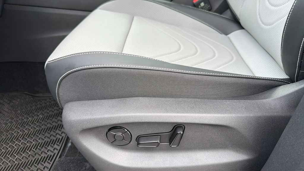 New 2026 Volkswagen Tiguan SE FWD image 15