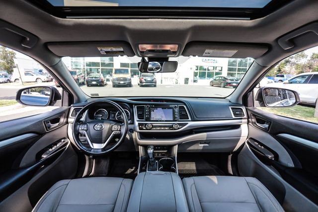 Used 2017 Toyota Highlander XLE AWD/4WD image 45