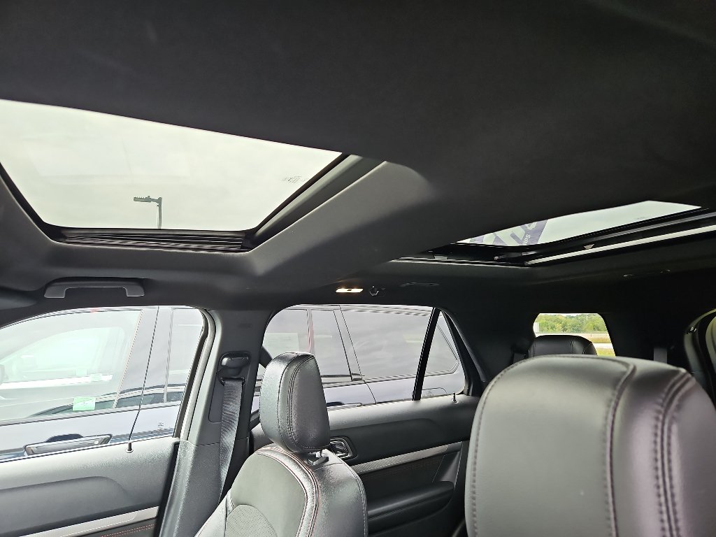 Used 2018 Ford Explorer XLT w/ Equipment Group 202A AWD/4WD image 8
