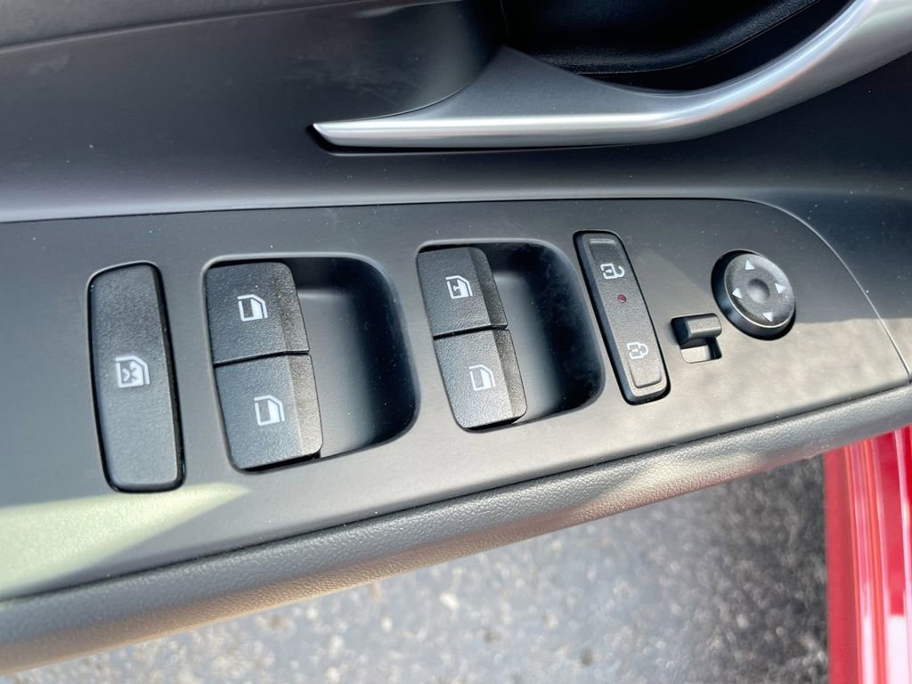 Used 2025 Hyundai Elantra SE image 39