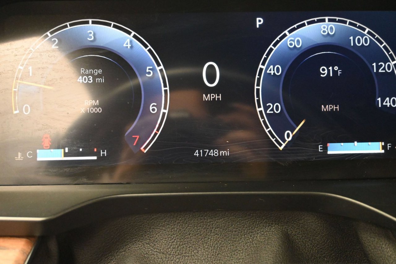 Used 2023 Jeep Grand Cherokee L Summit RWD image 9