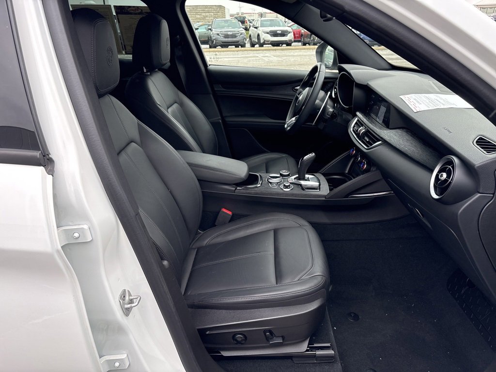 Used 2024 Alfa Romeo Stelvio Sprint image 10