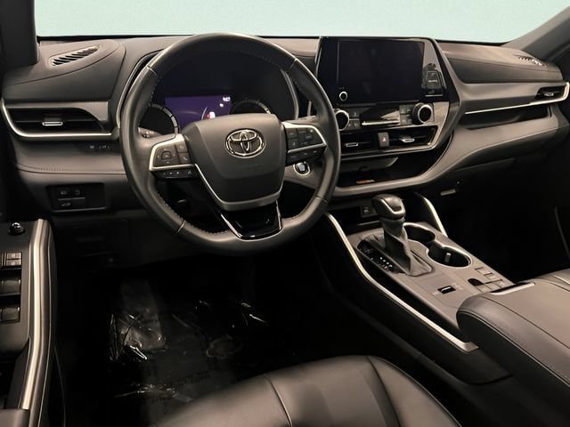 Used 2024 Toyota Highlander XSE FWD image 22