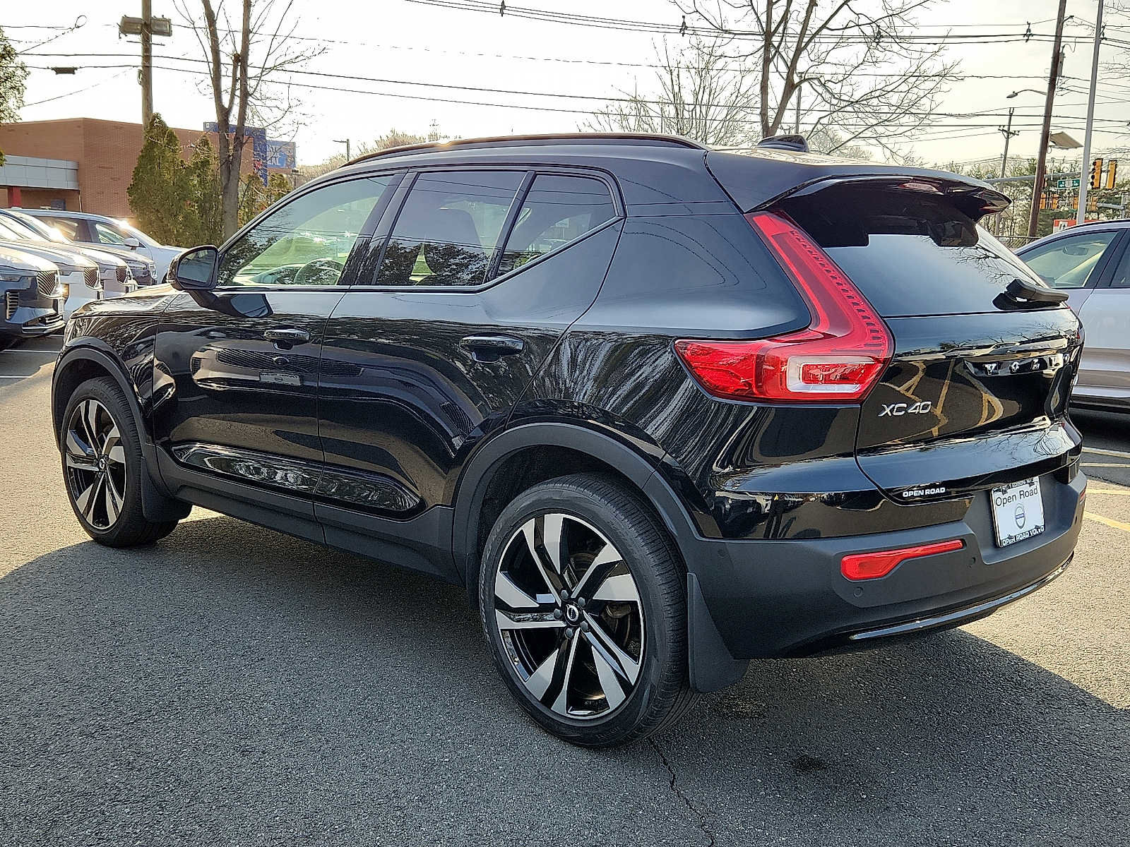 Certified 2023 Volvo XC40 B5 Plus w/ Driver Assist Package image 4