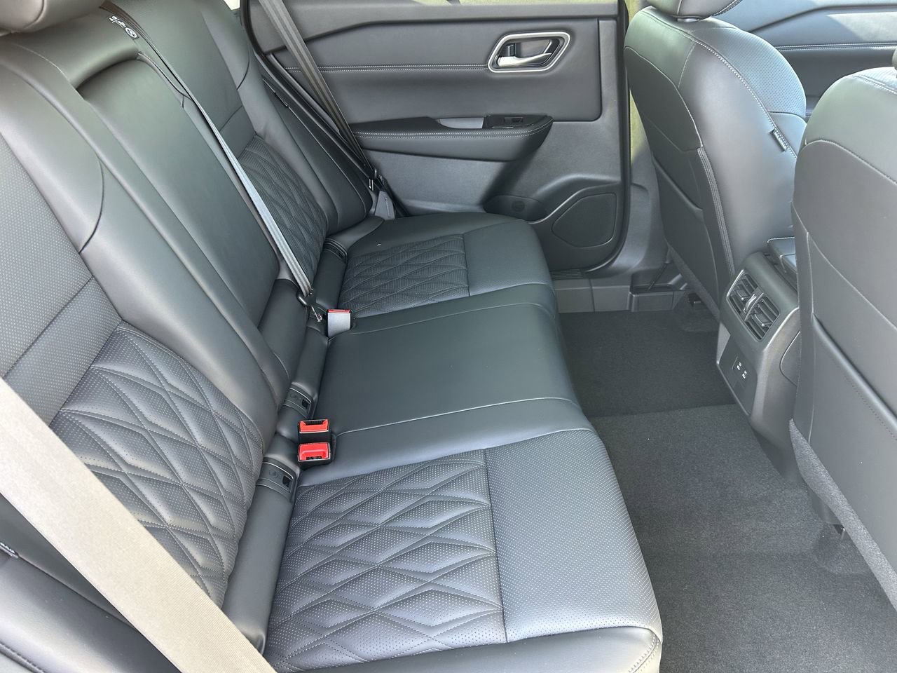 New 2026 Nissan Rogue Platinum image 11