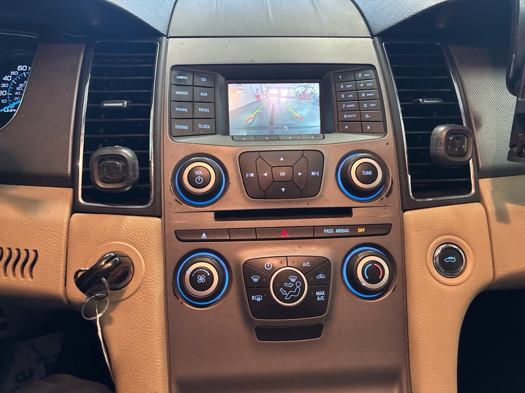 Used 2017 Ford Taurus SE FWD image 5
